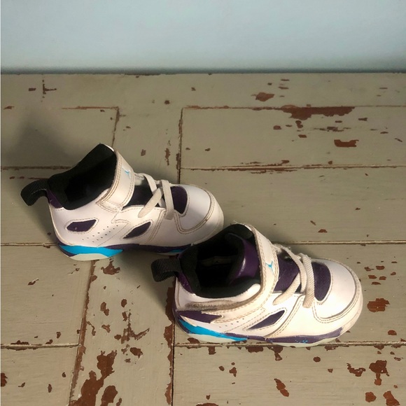Jordan Sneakers Sz 5C White-Purple Blue Trim - Picture 1 of 5